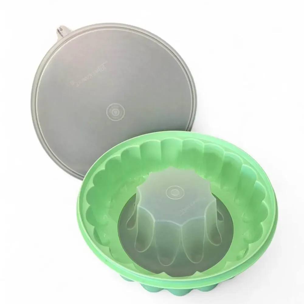 Vintage Tupperware Jel-Ring jello mold in mint green complete set